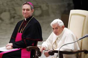Georg "fedelissimo": resta segretario di Ratzinger