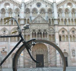 Emilia Romagna, pedalando nelle città d'arte con la bike-map