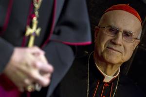 "Bertone fa intercettare i cardinali da un anno"