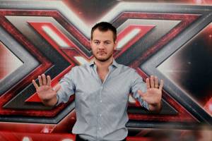 Alessandro Cattelan in una foto durante le riprese di XFactor