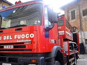 Palermo, fiamme nella palazzina: muore 76enne