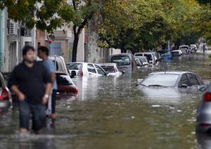 Bufera sferza l'Argentina: almeno 40 morti a La Plata