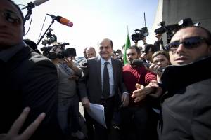 Il segretario del Pd Pierluigi Bersani a Corviale