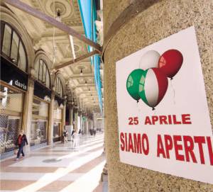 Un 25 aprile di polemiche: aperto un negozio su due e lo sciopero è un fiasco