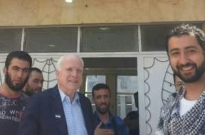 Usa, McCain incontra i ribelli in Siria