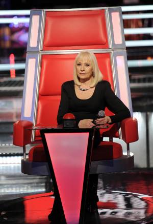 The Voice, Carrà scarta una concorrente e la nonna la insulta in diretta