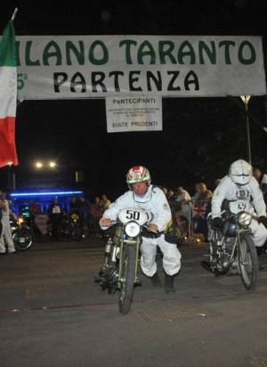 In moto da Milano a Taranto come i centauri degli anni '30