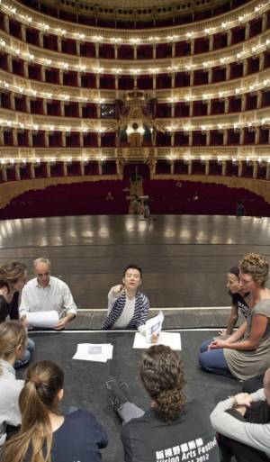 Shen Wei aggiunge stile e nudità ai Carmina Burana