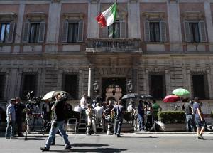 Palazzo Grazioli blindato Il Cav attende la sentenza con i figli e il legale Coppi