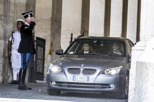 Brunetta e Schifani al Quirinale. E Napolitano: "Valuto le opzioni"