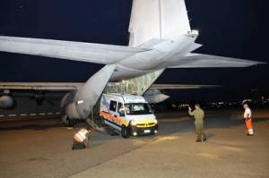 In volo nella notte per salvare una vita