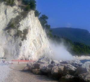 Ora il terremoto ci insegue in spiaggia