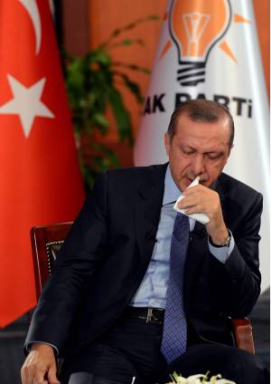 Erdogan piange per i morti in Egitto