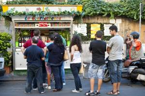 Il chiosco della grattachecca di "Sora Maria" a Roma