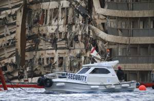 La fiancata danneggiata della nave da crociera