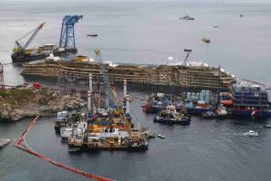 Concordia, 22 ore di salvataggio in un time lapse