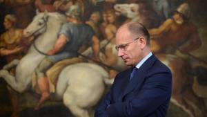 Enrico Letta attende l'arrivo di John Kerry a palazzo Chigi