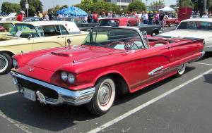 Ford Thunderbird, quel simbolo di libertà sospeso per sempre nel vuoto