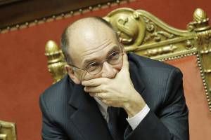 Letta allontana il rimpasto ma vuole la testa dei forzisti: "Mi aspetto le loro dimissioni"