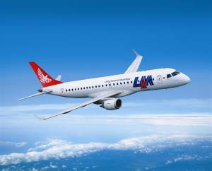 L'aereo Embraer 190 della compagnia Lam