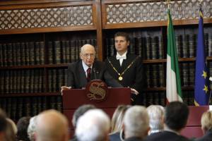 Napolitano blinda il governo: basta urlare, tanto non si vota