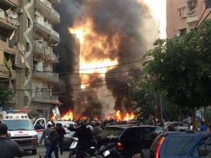 Beirut, autobomba uccide cinque persone davanti alla sede di Hezbollah