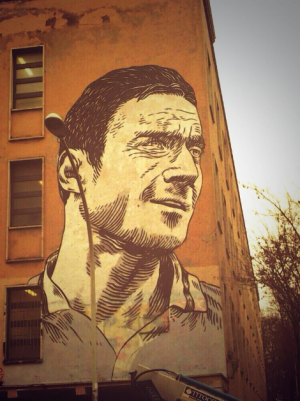 Totti come il papa, diventa un murales a Roma