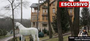 Bagni d'oro, zoo e galeone: il turismo rivoluzionario nella villa di Yanukovich