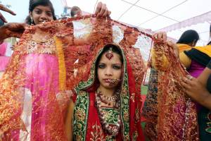 In novanta si sposano in un matrimonio di massa in India