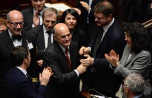 Il rientro al veleno di Bersani: "Partito ammaccato dalla staffetta"