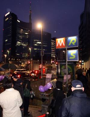 Il metrò lilla allunga il passo e mezza città corre a far festa 