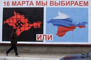 Cartellone propagandistico pubblicizza il referendum a Sebastopoli