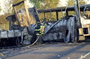 USA, scontro fra tir e bus, morti 9 studenti, almeno 32 feriti