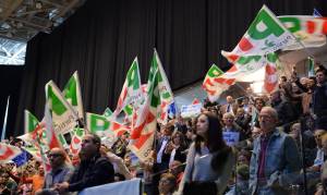 Bandiere del Pd all'apertura della campagna elettorale