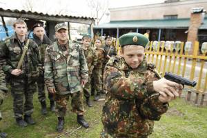 Russia, ecco la scuola per bambini-soldato