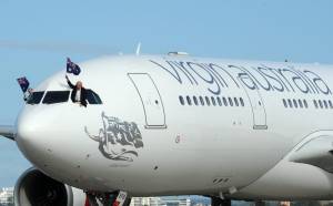 Aereo della Virgin Australia. A bordo l'imprenditore Nicholas Branson e il Ceo John Borghetti / Archivio