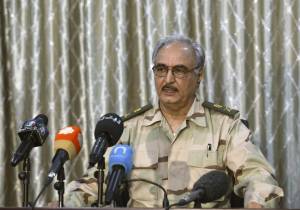 Libia, il generale Haftar: "A Tripoli attaccheremo come a Bengasi"