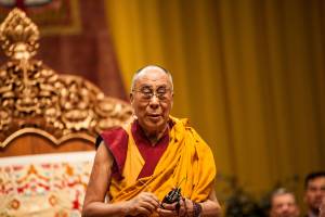 Anche il Dalai Lama boccia il buonismo: "Troppi immigrati, basta"