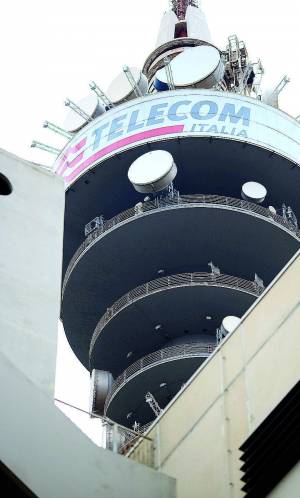 Guerra di tariffe Telecom-Agcom