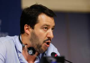 Salvini contro Renzi: "È peggio di Monti. Coi bugiardi non tratto"