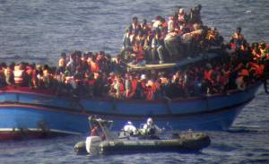 Il Papa: "I migranti non sono un'emergenza, ma una sfida"