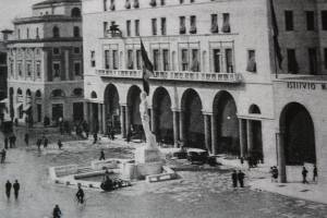 Brescia, il sindaco Pd butta via la statua che piaceva al Duce