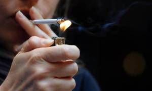 Londra, la proposta choc: "Fumo vietato a chi è nato dopo il 2000"