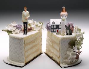 Chiede il divorzio dopo 40 anni di matrimonio: "Non l'ho mai vista nuda"