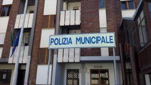 Abruzzo, i vigili in pattuglia con le Hogan da 230 euro 