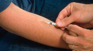 Inietta insulina al figlio per farlo ammalare