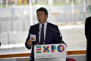 Renzi ai cantieri dell'Expo: "Stiamo restituendo l'orgoglio al Paese"