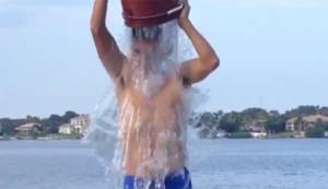 "Ice bucket challenge" La doccia gelata ora la fa anche Renzi