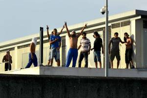 Protesta degli immigrati al Cie di Ponte Galeria