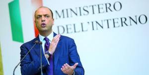 Ebola, Alfano: "Siamo in allerta"